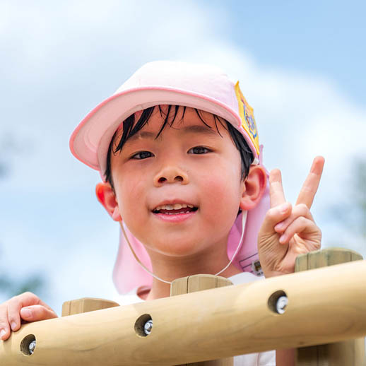楽器と園児（写真）
