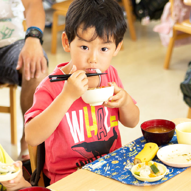 給食の様子(写真)
